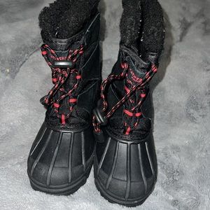 Like new! Weatherproof Kids INSULATED&LINED Black and Red Snow Boots size 9 kids